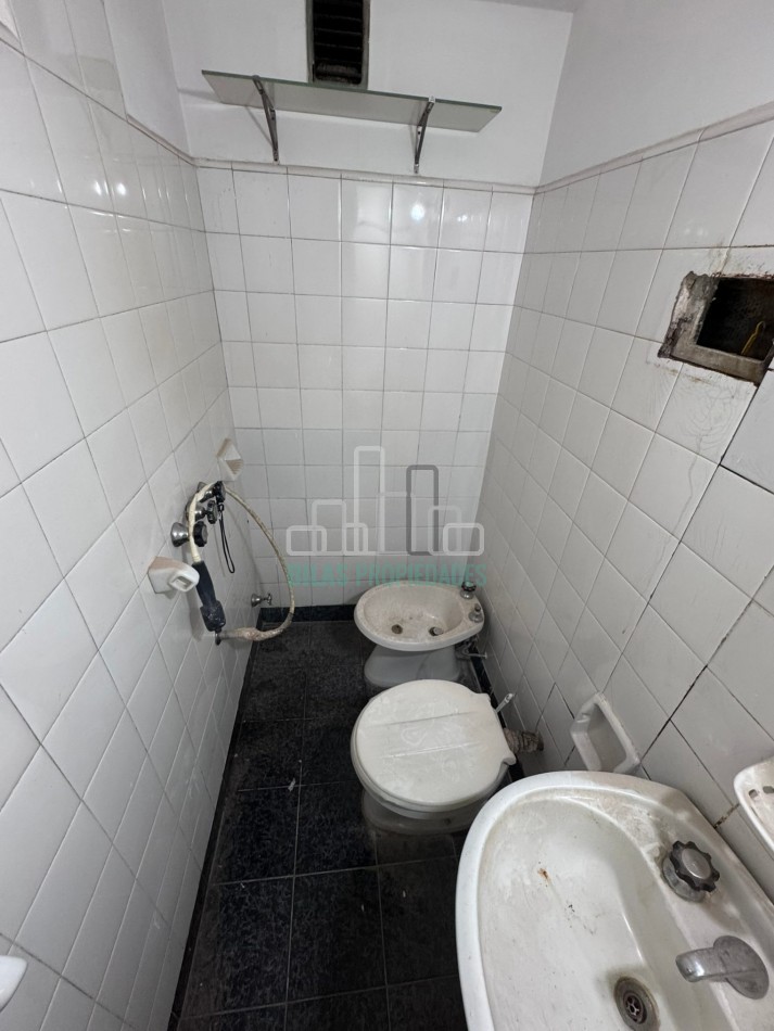 MONOAMBIENTE CON PATIO PROPIO - PARA REFACCIONAR - ALMAGRO