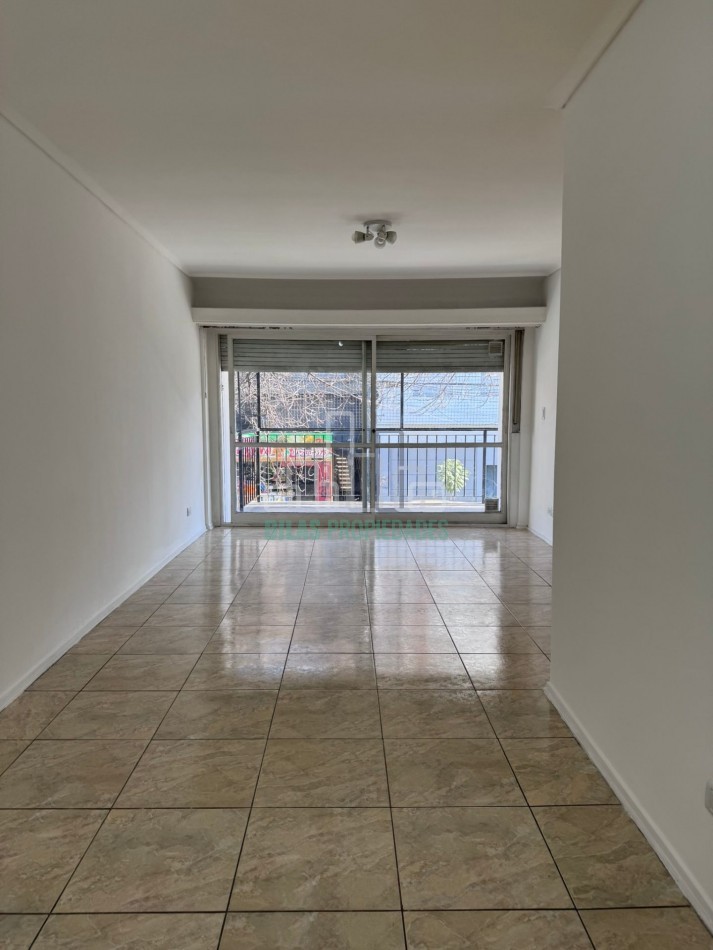 ALQUILER 3 Ambientes con Comedor Diario, Balcon Corrido y Lavadero Independiente en Almagro