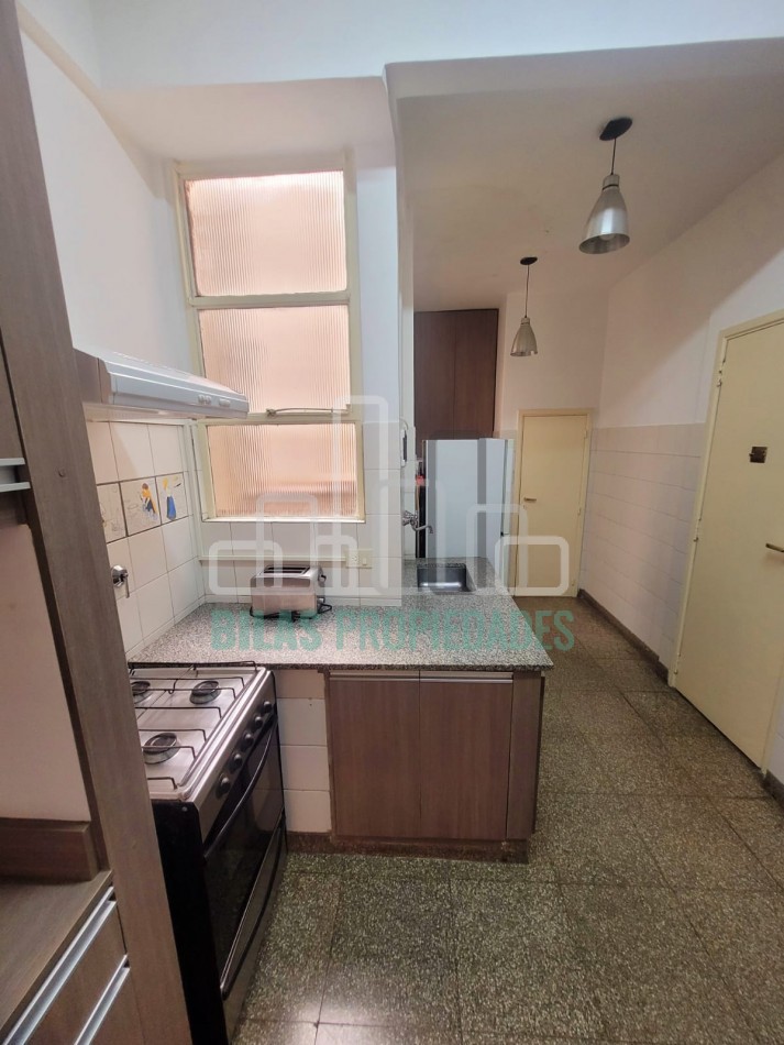 VENTA - DEPARTAMENTO DE 3 AMBIENTES CON BALCON AL FRENTE - PISO EXCLUSIVO - RECOLETA