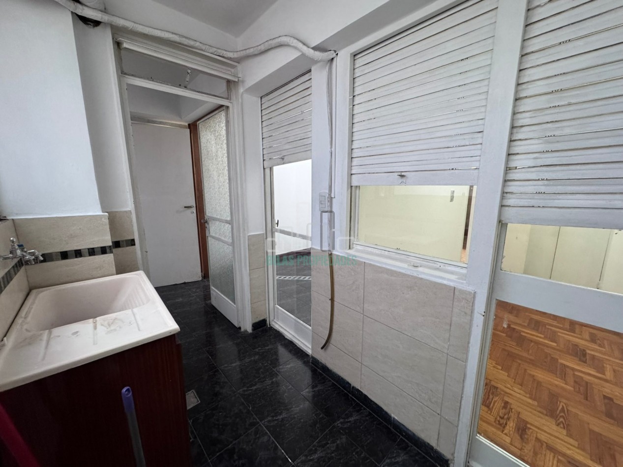 ALQUILER 3 Ambientes con Comedor Diario, Balcon Corrido y Lavadero Independiente en Almagro