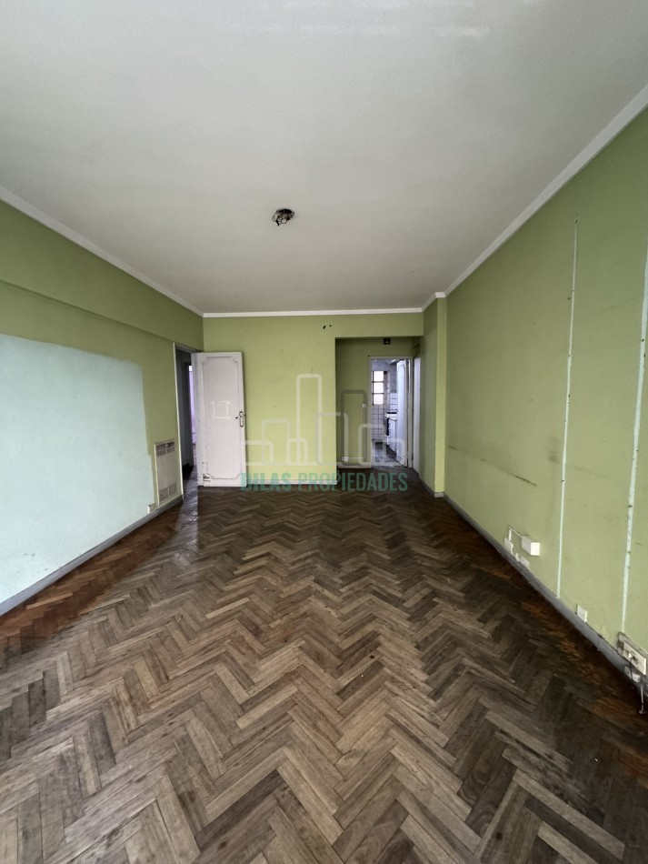 OPORTUNIDAD EN ALMAGRO - VENTA DEPARTAMENTO DE 4 AMBIENTES A REFACCIONAR