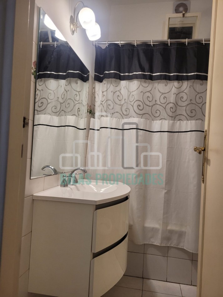 VENTA - DEPARTAMENTO DE 3 AMBIENTES CON BALCON AL FRENTE - PISO EXCLUSIVO - RECOLETA