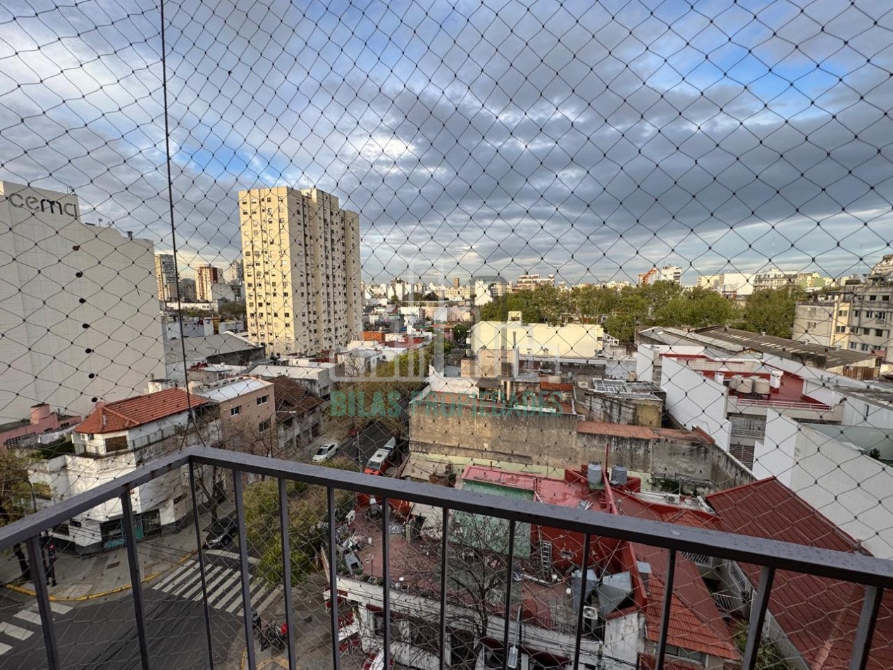 VENTA departamento de 2 ambientes con balcon al frente en Almagro