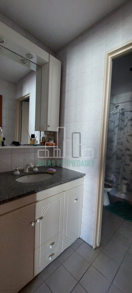 VENTA Departamento 5 ambientes con balcon al frente y cochera en Villa Crespo