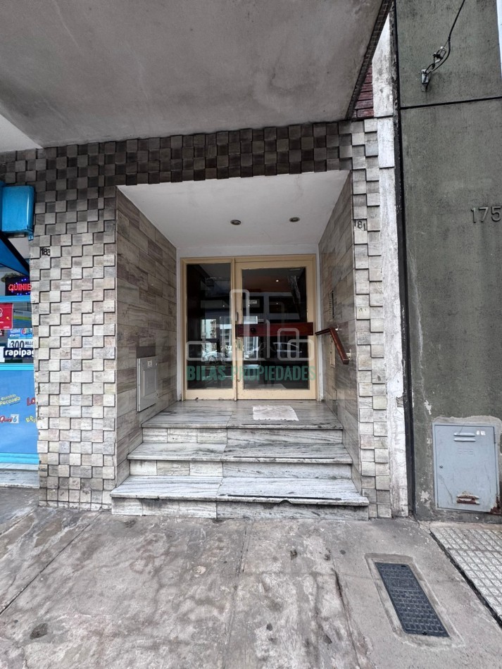 MONOAMBIENTE CON PATIO PROPIO - PARA REFACCIONAR - ALMAGRO