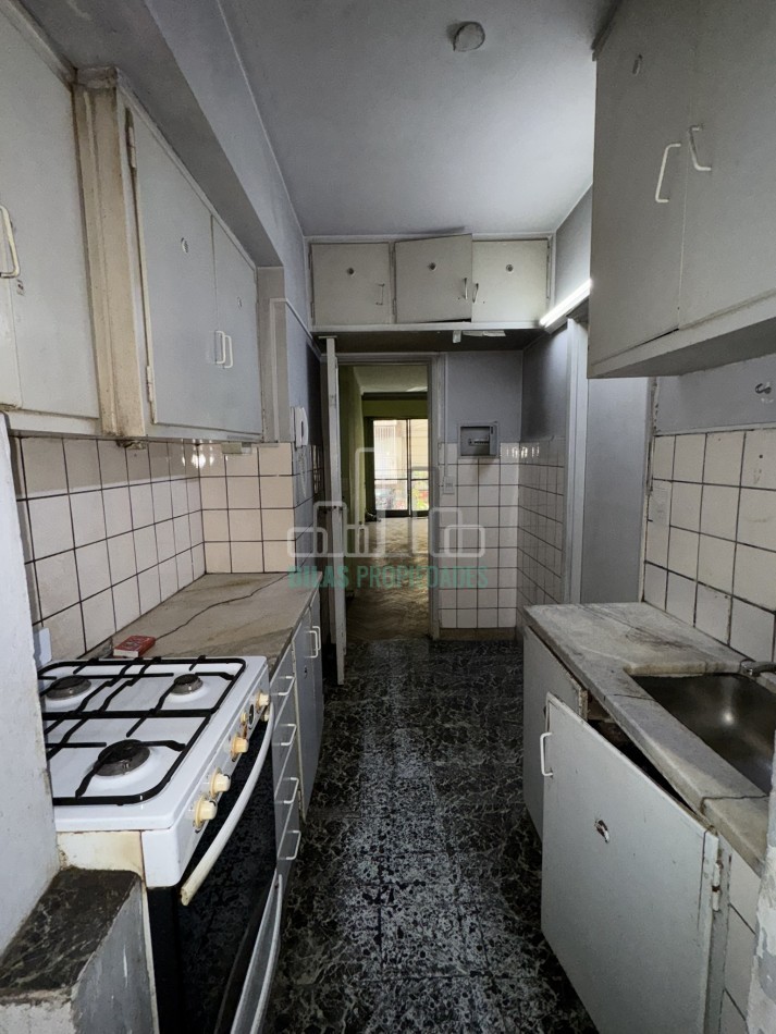 OPORTUNIDAD EN ALMAGRO - VENTA DEPARTAMENTO DE 4 AMBIENTES A REFACCIONAR