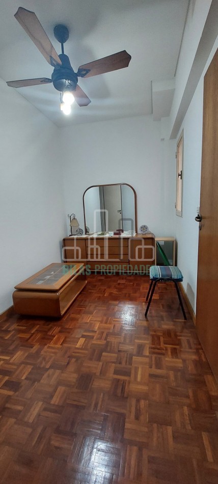 VENTA Departamento 5 ambientes con balcon al frente y cochera en Villa Crespo