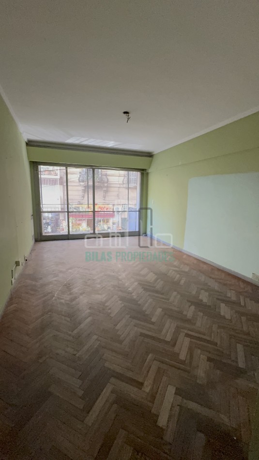 OPORTUNIDAD EN ALMAGRO - VENTA DEPARTAMENTO DE 4 AMBIENTES A REFACCIONAR