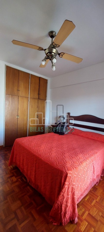 VENTA Departamento 5 ambientes con balcon al frente y cochera en Villa Crespo