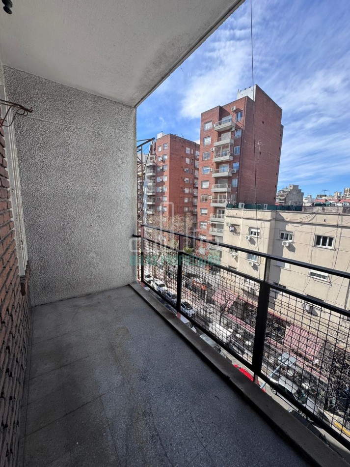 VENTA 3 AMBIENTES CON DEPENDENCIA Y BALCON AL FRENTE CON GRAN POTENCIAL
