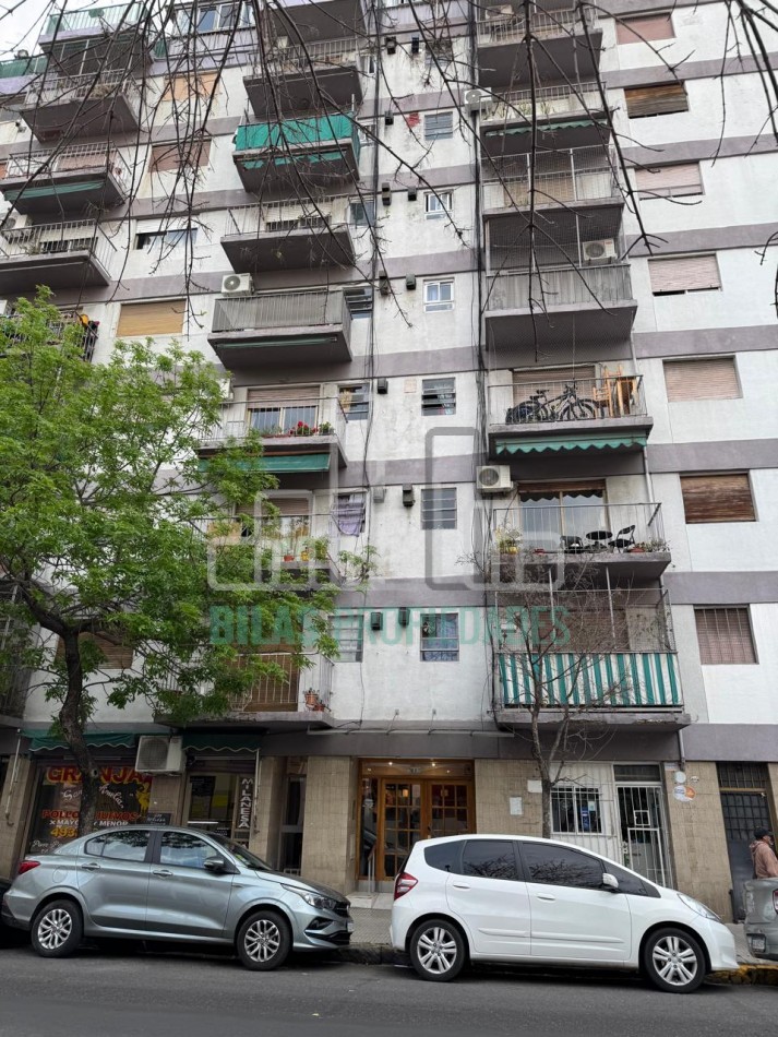 VENTA departamento de 2 ambientes con balcon al frente en Almagro