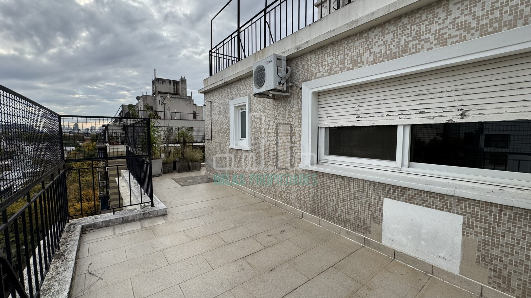 VENTA EXCLUSIVO PISO ENTERO DE 3 AMBIENTES CON TERRAZA Y PARRILLA PROPIA EN VILLA CRESPO