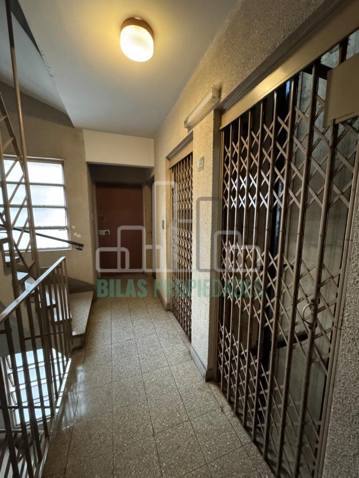 VENTA departamento de 2 ambientes con balcon al frente en Almagro