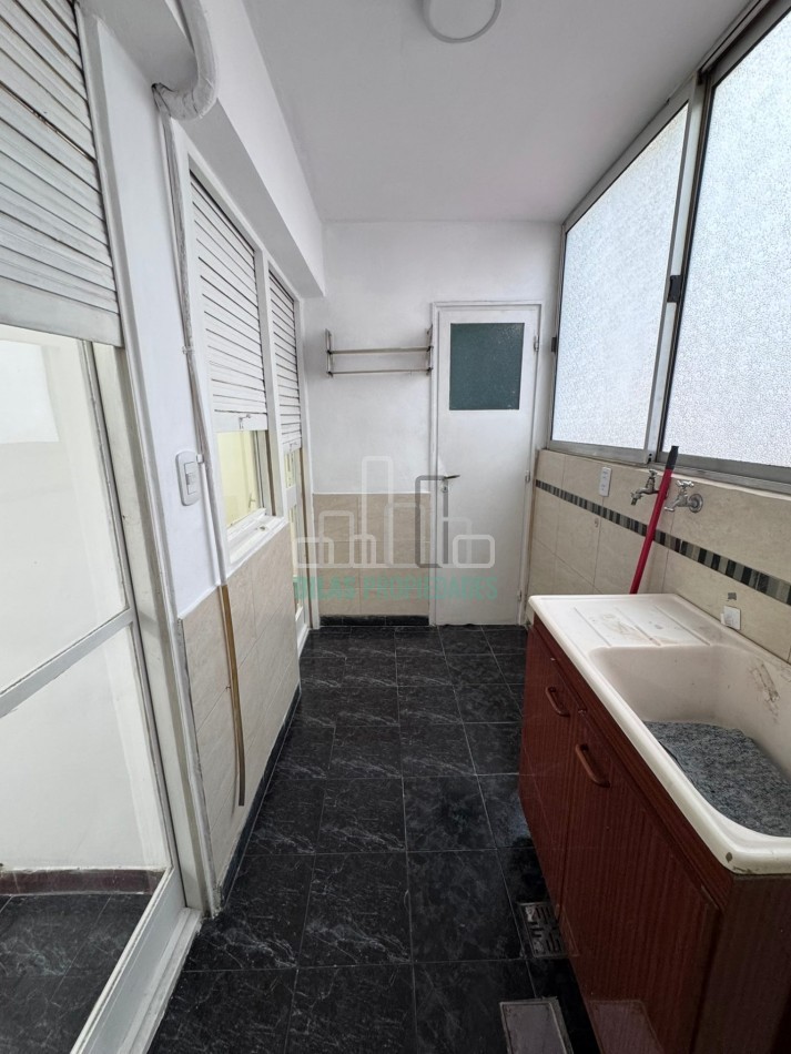 ALQUILER 3 Ambientes con Comedor Diario, Balcon Corrido y Lavadero Independiente en Almagro