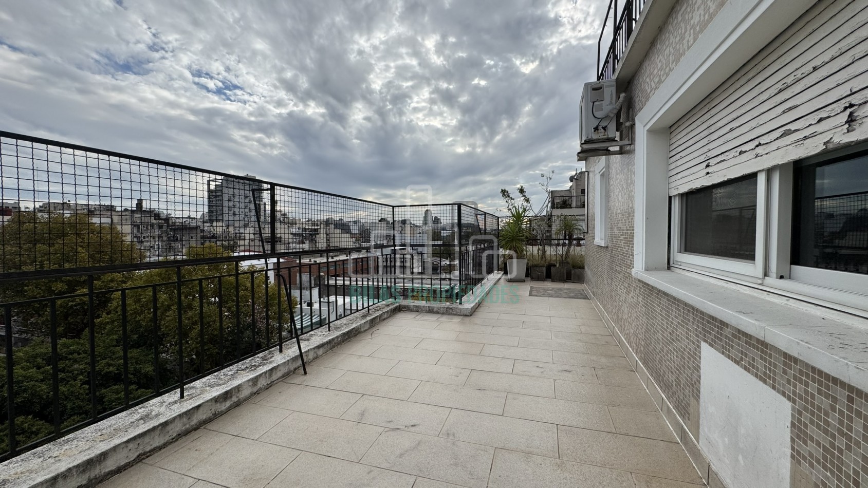 VENTA EXCLUSIVO PISO ENTERO DE 3 AMBIENTES CON TERRAZA Y PARRILLA PROPIA EN VILLA CRESPO