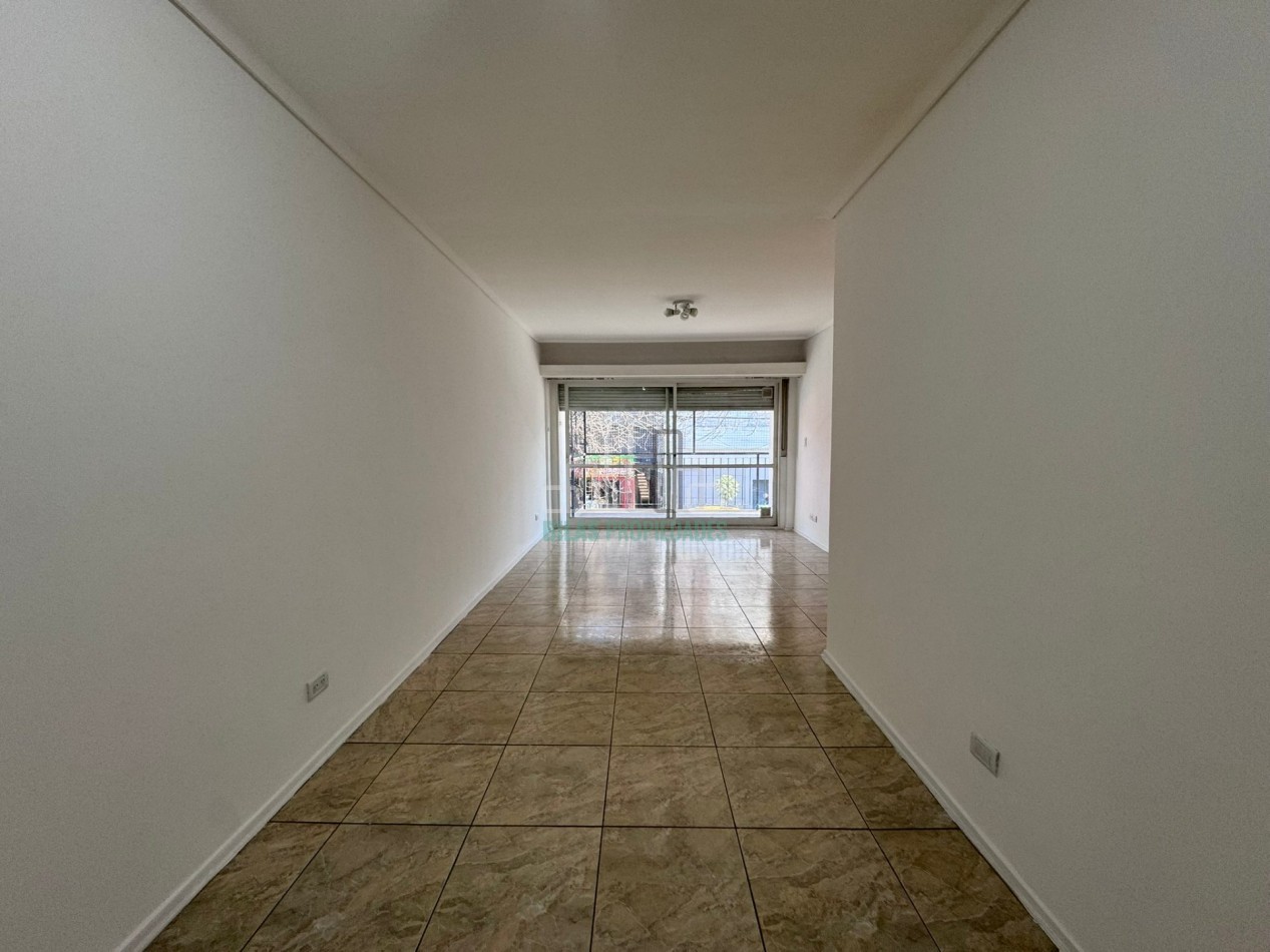 ALQUILER 3 Ambientes con Comedor Diario, Balcon Corrido y Lavadero Independiente en Almagro