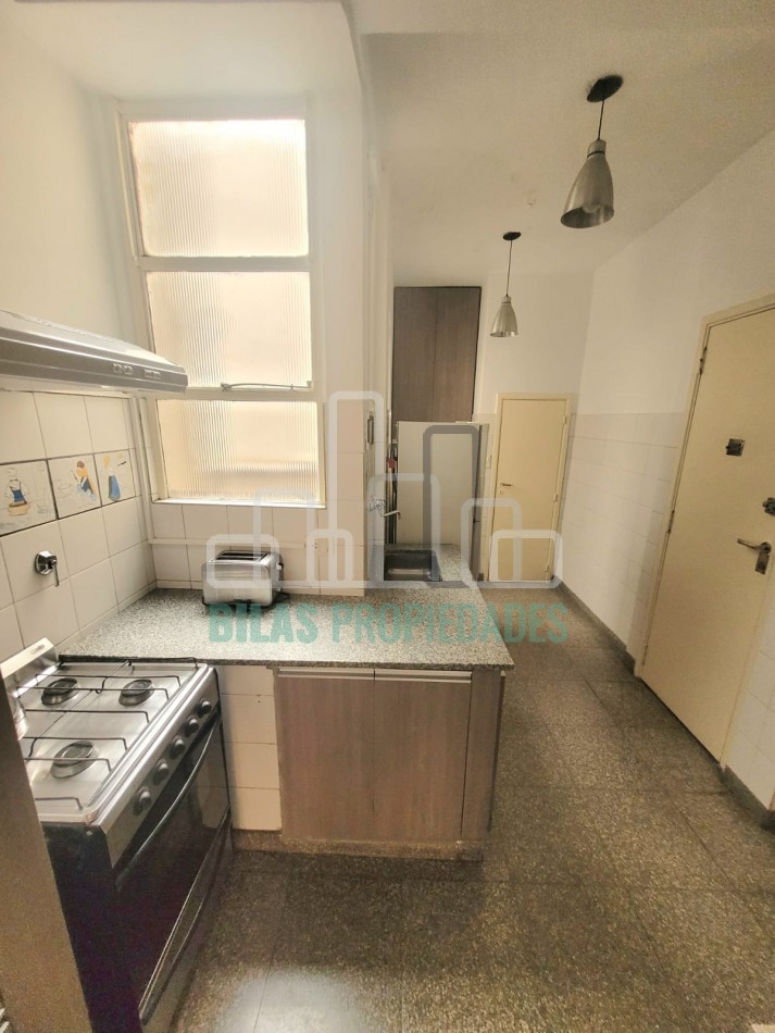 VENTA - DEPARTAMENTO DE 3 AMBIENTES CON BALCON AL FRENTE - PISO EXCLUSIVO - RECOLETA