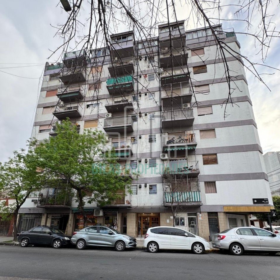 VENTA departamento de 2 ambientes con balcon al frente en Almagro