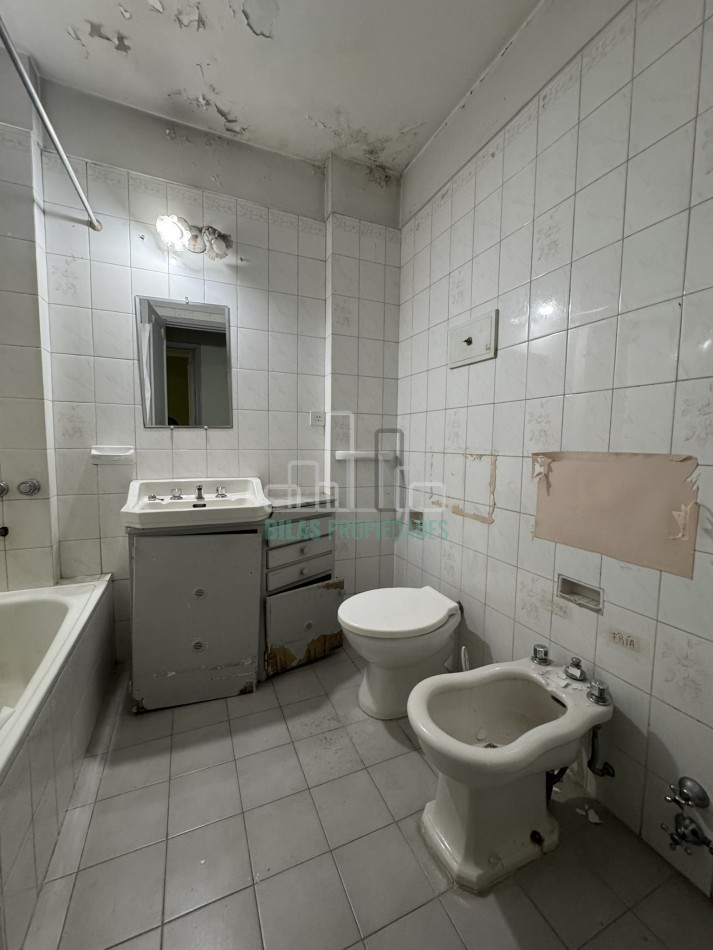 OPORTUNIDAD EN ALMAGRO - VENTA DEPARTAMENTO DE 4 AMBIENTES A REFACCIONAR