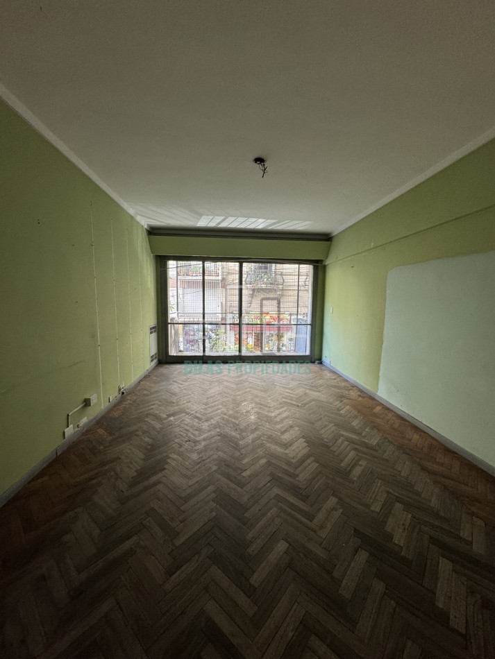 OPORTUNIDAD EN ALMAGRO - VENTA DEPARTAMENTO DE 4 AMBIENTES A REFACCIONAR