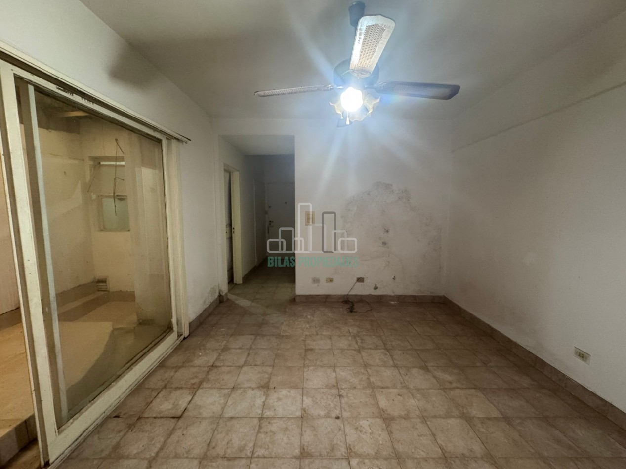 MONOAMBIENTE CON PATIO PROPIO - PARA REFACCIONAR - ALMAGRO