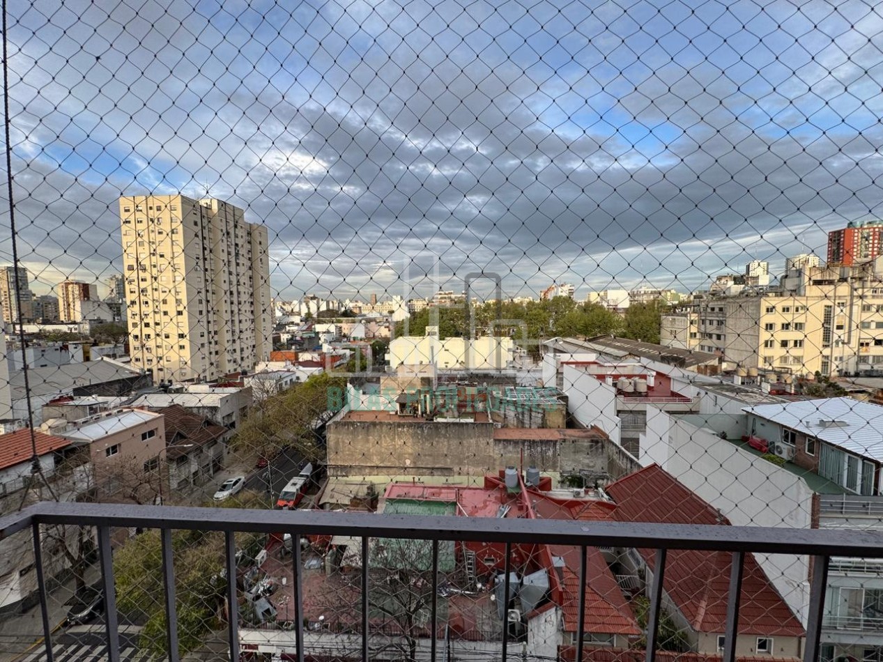 VENTA departamento de 2 ambientes con balcon al frente en Almagro