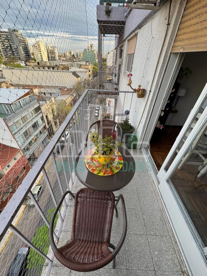 VENTA departamento de 2 ambientes con balcon al frente en Almagro