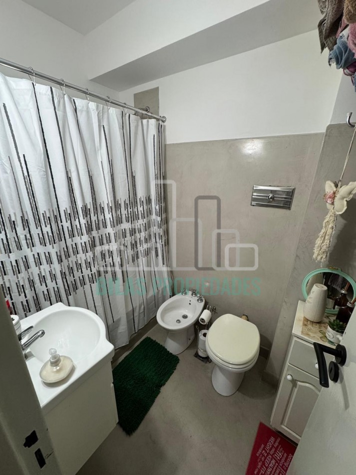 VENTA departamento de 2 ambientes con balcon al frente en Almagro