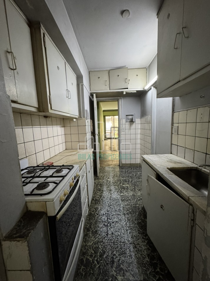 OPORTUNIDAD EN ALMAGRO - VENTA DEPARTAMENTO DE 4 AMBIENTES A REFACCIONAR