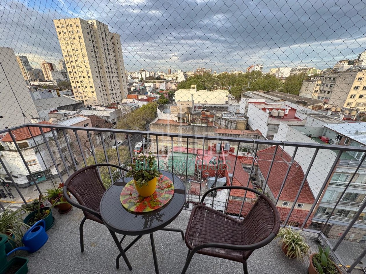 VENTA departamento de 2 ambientes con balcon al frente en Almagro