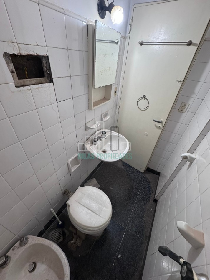 MONOAMBIENTE CON PATIO PROPIO - PARA REFACCIONAR - ALMAGRO