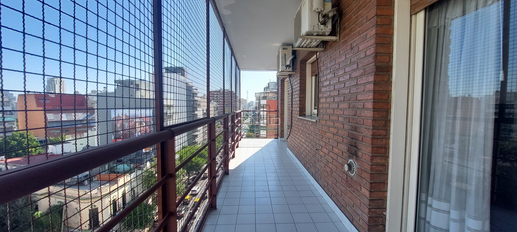 VENTA Departamento 5 ambientes con balcon al frente y cochera en Villa Crespo