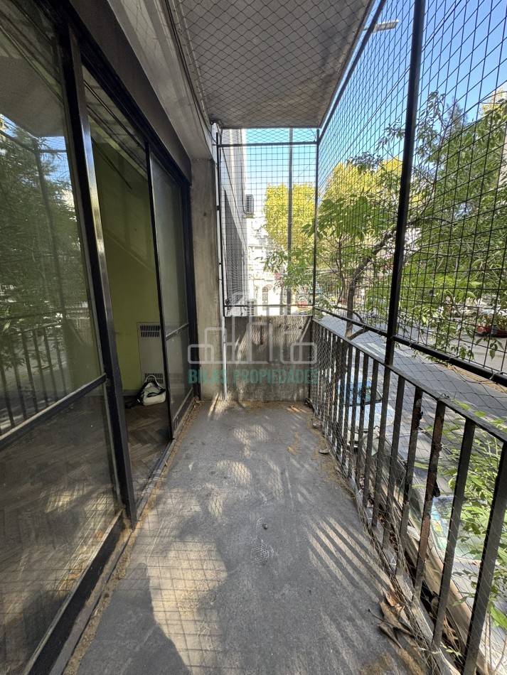 OPORTUNIDAD EN ALMAGRO - VENTA DEPARTAMENTO DE 4 AMBIENTES A REFACCIONAR