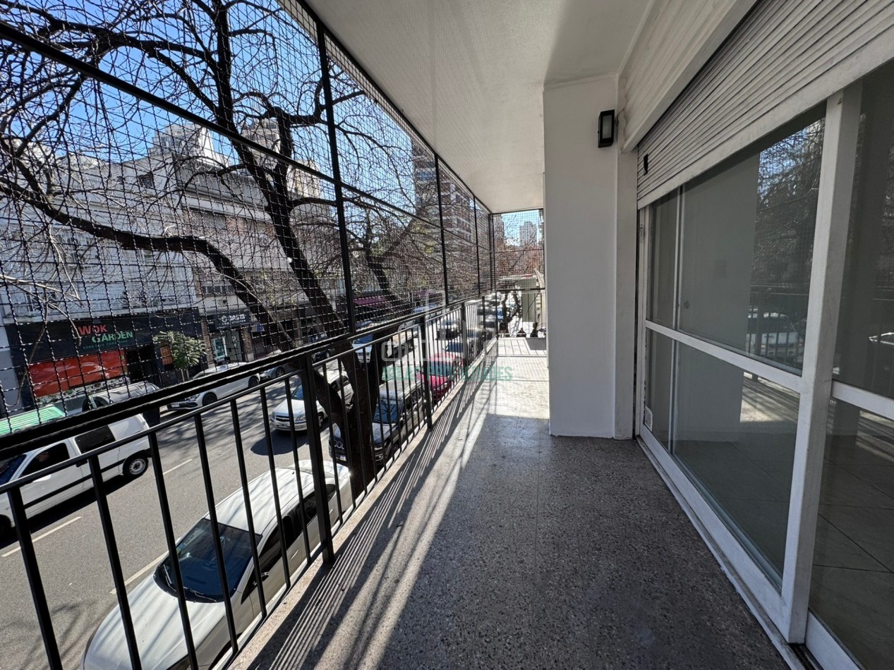 ALQUILER 3 Ambientes con Comedor Diario, Balcon Corrido y Lavadero Independiente en Almagro