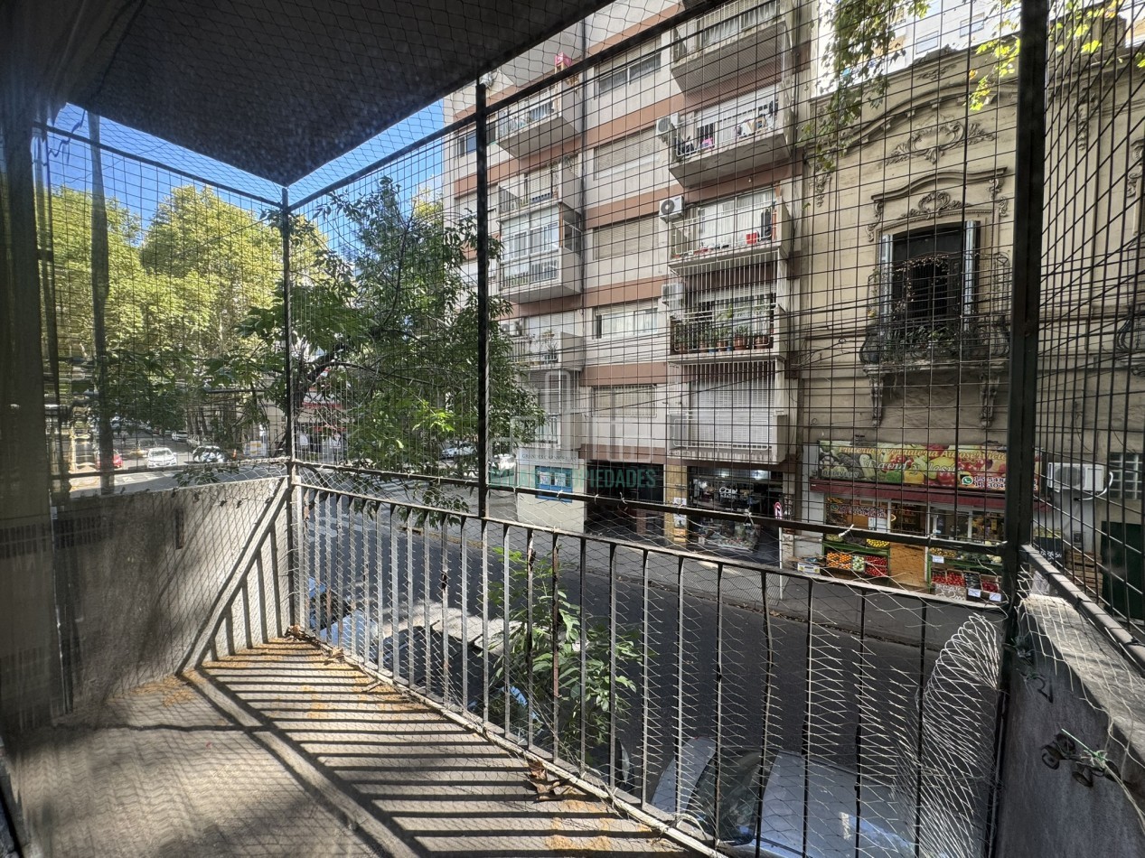 OPORTUNIDAD EN ALMAGRO - VENTA DEPARTAMENTO DE 4 AMBIENTES A REFACCIONAR