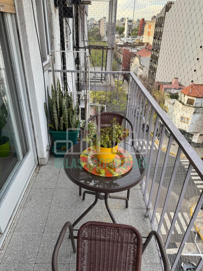 VENTA departamento de 2 ambientes con balcon al frente en Almagro