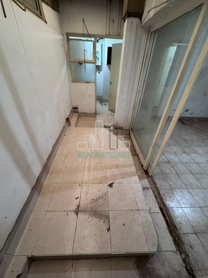 MONOAMBIENTE CON PATIO PROPIO - PARA REFACCIONAR - ALMAGRO