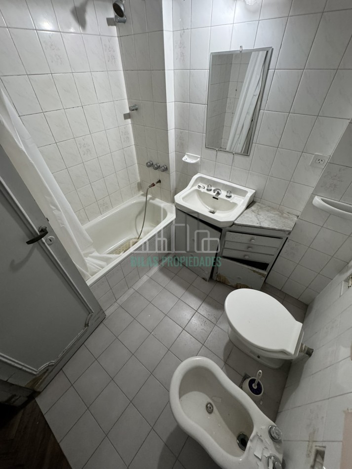 OPORTUNIDAD EN ALMAGRO - VENTA DEPARTAMENTO DE 4 AMBIENTES A REFACCIONAR