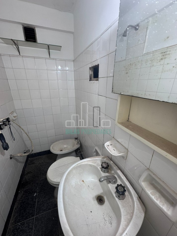 MONOAMBIENTE CON PATIO PROPIO - PARA REFACCIONAR - ALMAGRO