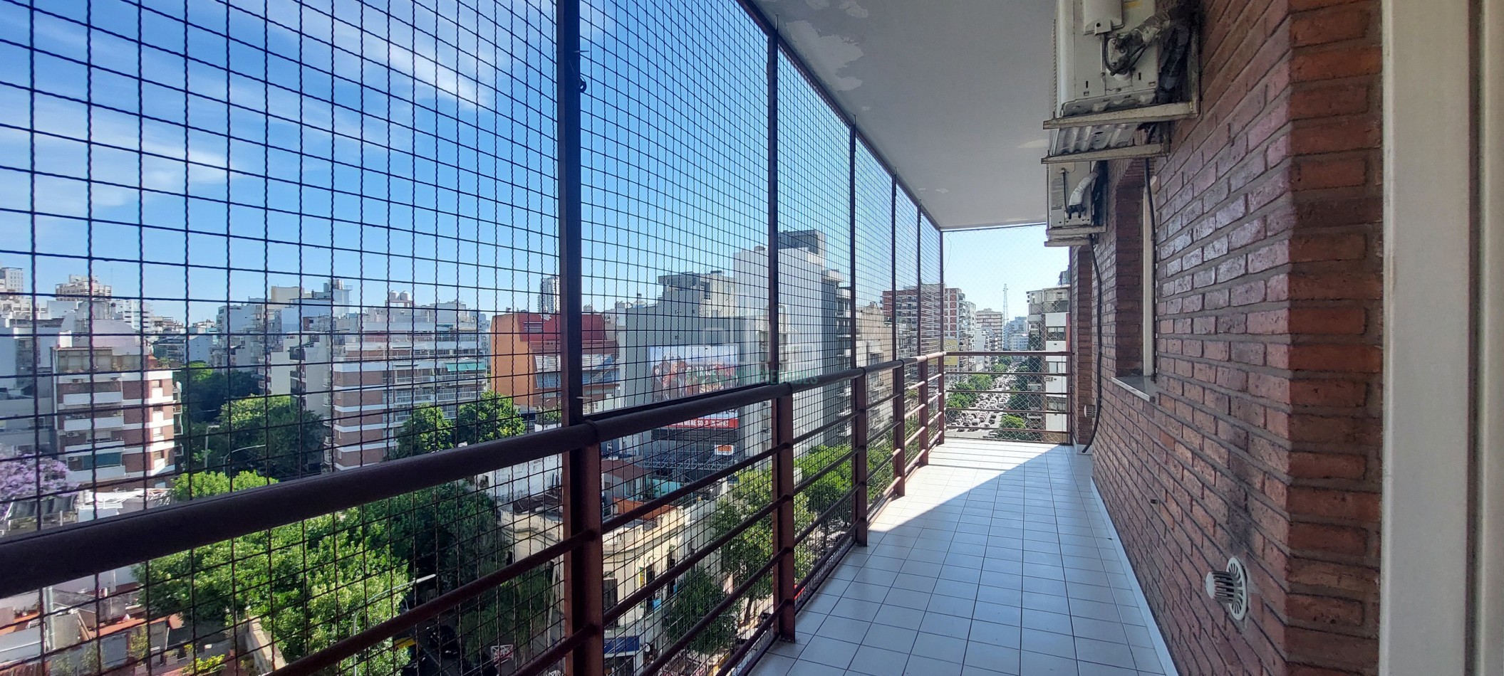 VENTA Departamento 5 ambientes con balcon al frente y cochera en Villa Crespo