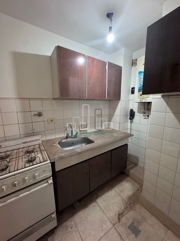 MONOAMBIENTE CON PATIO PROPIO - PARA REFACCIONAR - ALMAGRO