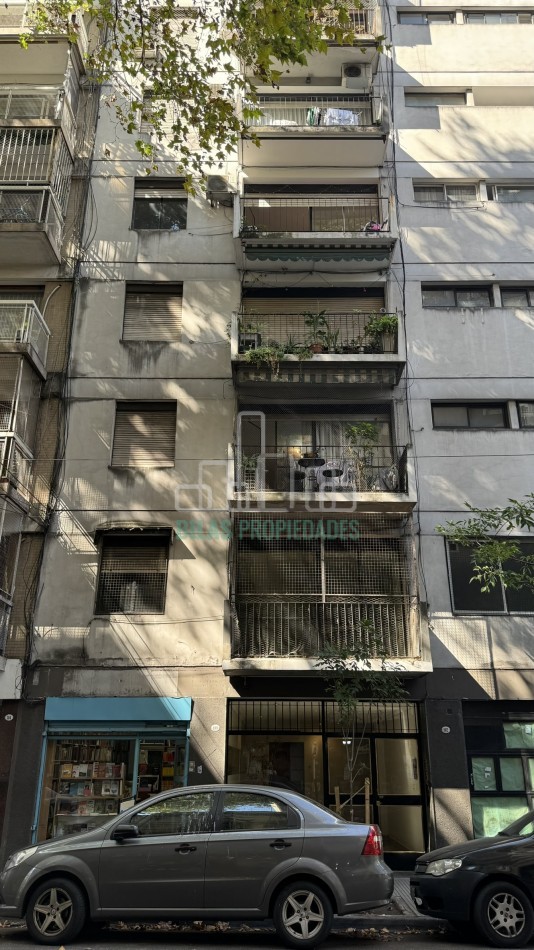 OPORTUNIDAD EN ALMAGRO - VENTA DEPARTAMENTO DE 4 AMBIENTES A REFACCIONAR