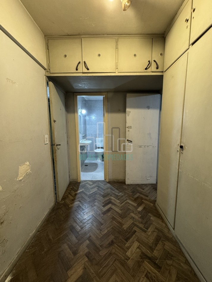 OPORTUNIDAD EN ALMAGRO - VENTA DEPARTAMENTO DE 4 AMBIENTES A REFACCIONAR