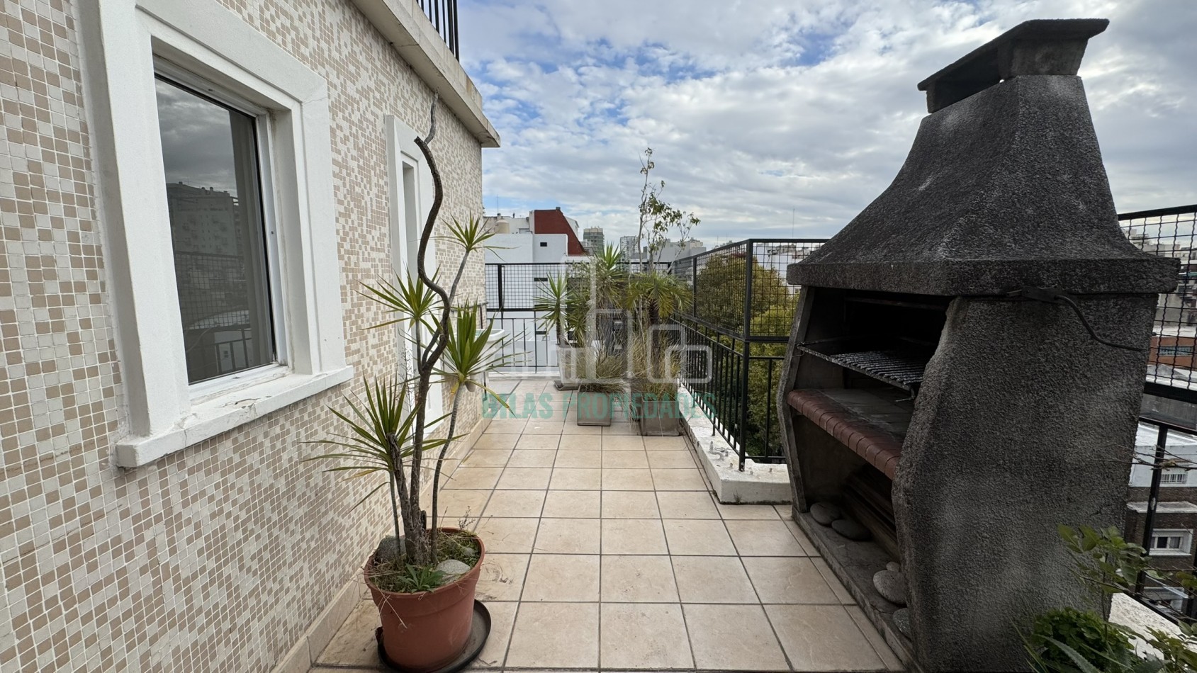 VENTA EXCLUSIVO PISO ENTERO DE 3 AMBIENTES CON TERRAZA Y PARRILLA PROPIA EN VILLA CRESPO