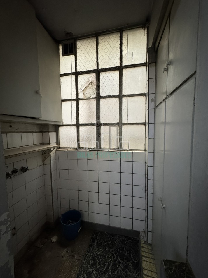 OPORTUNIDAD EN ALMAGRO - VENTA DEPARTAMENTO DE 4 AMBIENTES A REFACCIONAR