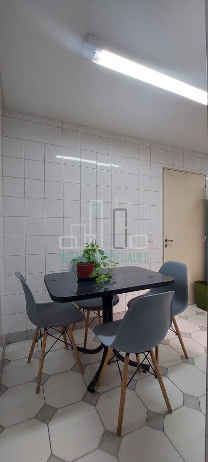 VENTA Departamento 5 ambientes con balcon al frente y cochera en Villa Crespo