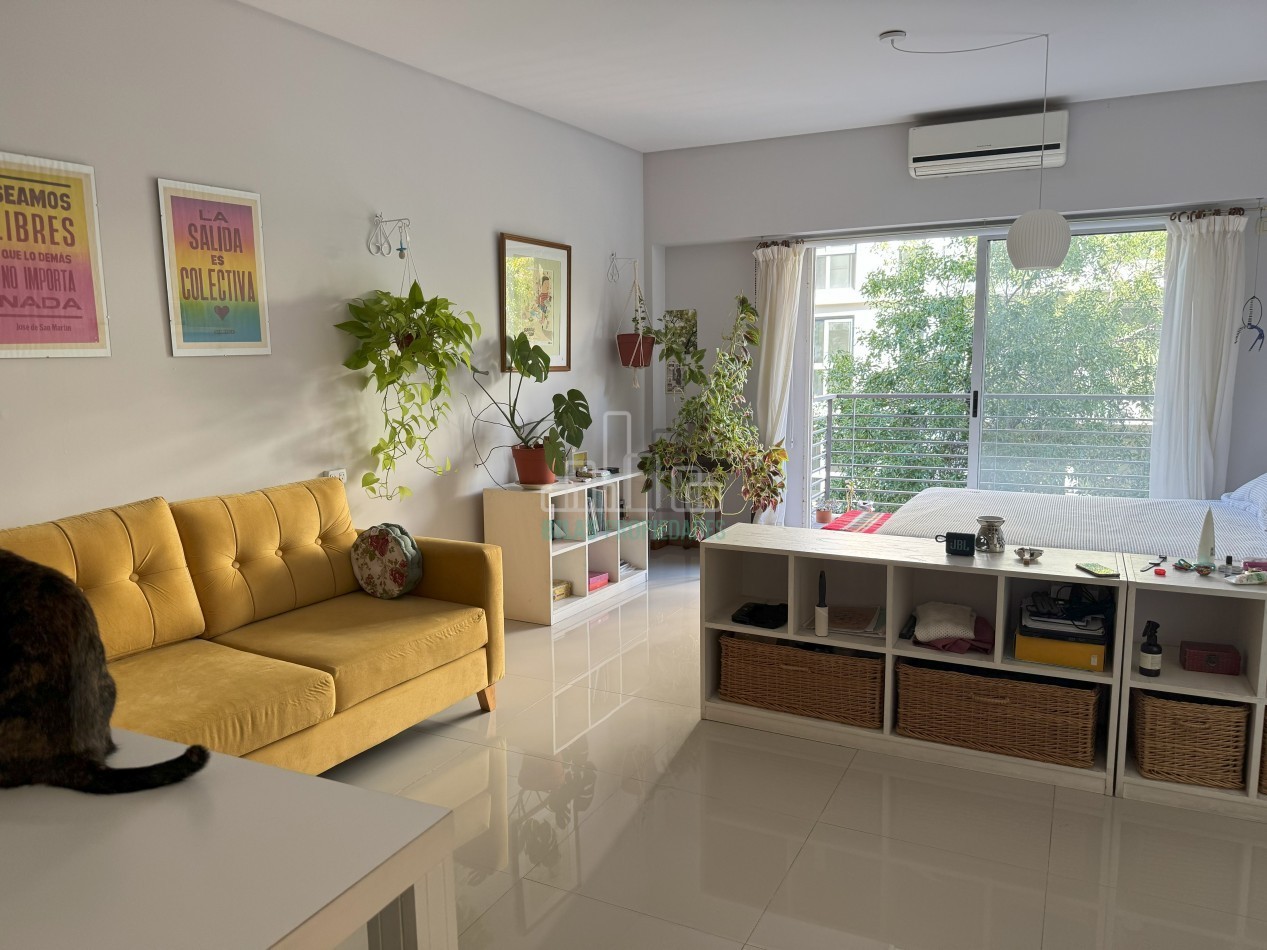 ALQUILER SIN MUEBLES-SIN MASCOTA Monoambiente con balcon al frente en Caballito