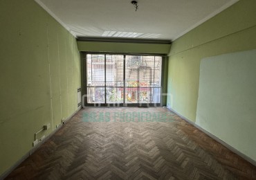 OPORTUNIDAD EN ALMAGRO - VENTA DEPARTAMENTO DE 4 AMBIENTES A REFACCIONAR